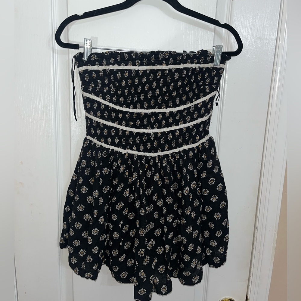 Free People Black and White Floral Smocked Strapless Romper NWT — Size XS